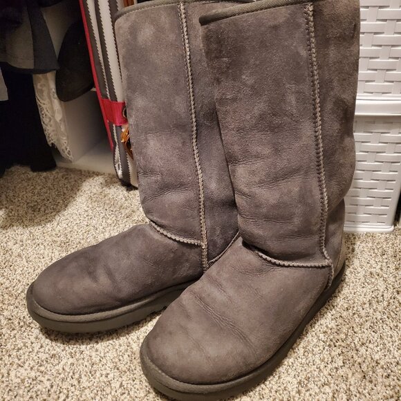UGG Women's Tall Classic II Boots - size 9 - Picture 1 of 6